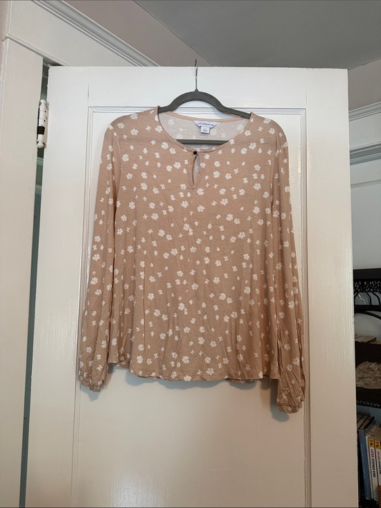 Liz Claiborne Tops - Liz Claiborne Tan Floral Long-Sleeve Henley Top